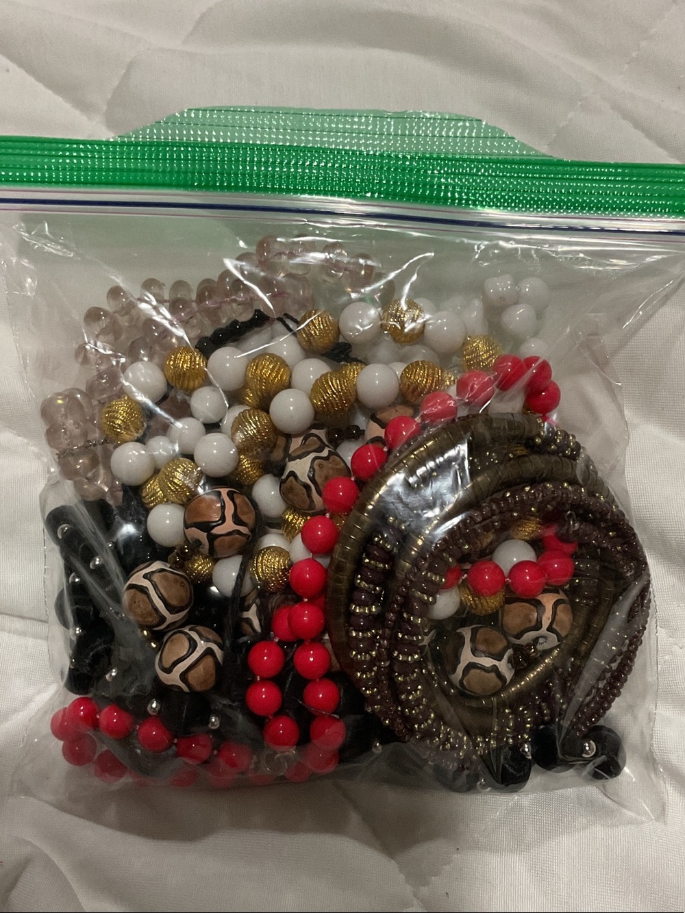 Wearable bag/lot of jewelry